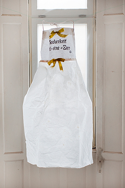 Papierkleider Sauberkeit ist eine Zier